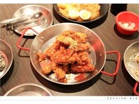 超正宗！把整间韩国炸鸡店搬来台中　红通通炸鸡、炒泡面