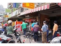 高雄少见的薄皮馅满蒸肉圆　大排长龙客人愿意等