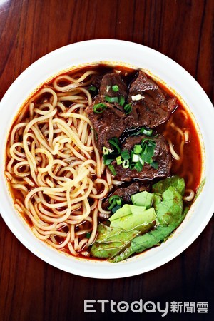 ▲四学士牛肉面餐点。（图／记者华少甫摄）