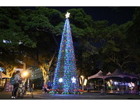 漫步圣诞氛围大学校园！2017全台大学圣诞树点灯搜集
