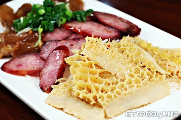 ▲四学士牛肉面餐点。（图／记者华少甫摄）