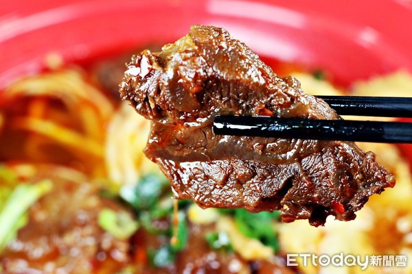 ▲四学士牛肉面餐点。（图／记者华少甫摄）