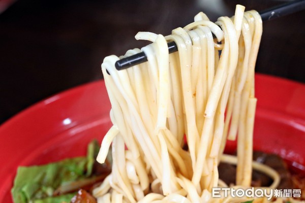 ▲四学士牛肉面餐点。（图／记者华少甫摄）