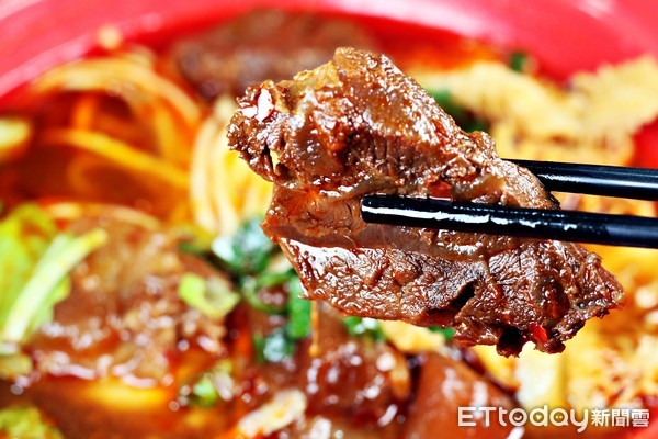 ▲四学士牛肉面餐点。（图／记者华少甫摄）