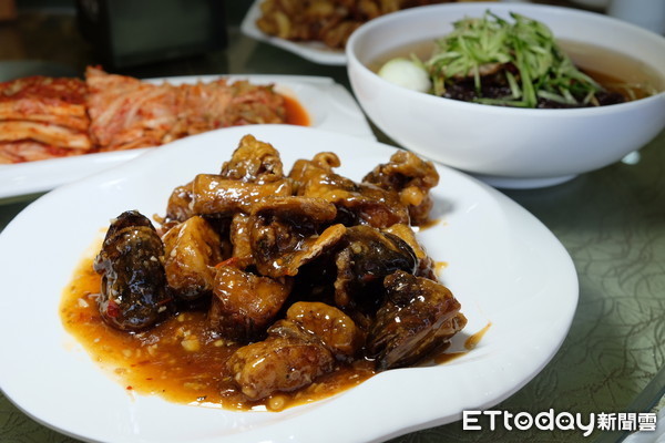 ▲中国吉林图门江大桥,朝鲜料理。(图/记者于佳云摄)