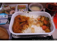 东京转机飞阿布扎比　罗马大旅行前享用日、阿式机上餐