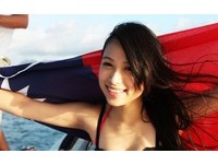 “飞机就是我的办公室” 158公分甜美空姐带国旗游世界