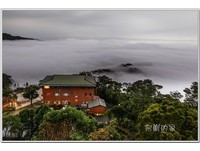 如梦似幻的云海　像富有生命般流云不断地翻滚