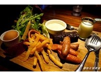 屏东“艾蜜莉的店”义式餐厅　欧式木头装潢好有fu