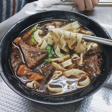 ▲台南市鸿源金好吃牛肉面。(图/IG@bc.824提供,请勿任意翻摄以免侵权)