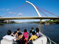台北蓝色公路抢日客　日语导览新上路