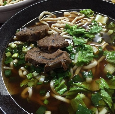 ▲高雄市r?三牛牛肉面。(图/IG@yujin505提供,请勿任意翻摄以免侵权)