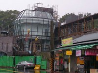 菁桐老街新地标“天灯派出所”5分钟整点光雕秀