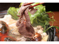 顶着老爸丁远超光环　丁子安寻理想食材开璞膳和牛火锅