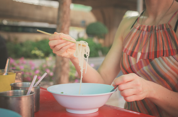 出国时还坚持吃国内食物吗?（图／达志／示意图）