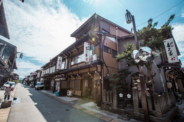 ▲飞?古川白壁土藏街、濑户川。（图／旅。摄。游世界提供）