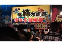 凯旋夜市15公分大虾霸　享受酥皮、起司与嫩肉多重口感