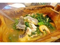 锅里真的有石头的 “石头火锅”　花莲原住民风味料理