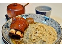 路边摊起家　阿水狮猪脚有“醍醐味”小虎队也爱吃