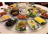 舌尖上的中国东北！吉林吃满族名宴、东北铁锅炖和朝鲜味