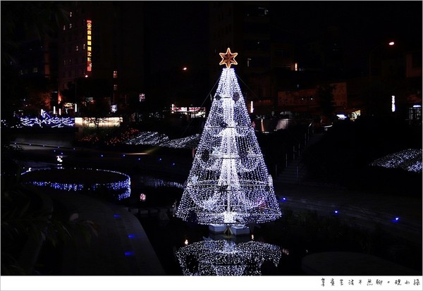 台中 柳川蓝带水岸“2017台中耶诞嘉年华”。(图/规小孙提供)