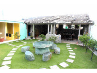 坐在堆肥区里吃早午餐　绿岛鹿寮石屋别有“异香”