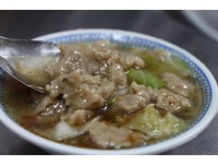 一碗满满的肉羹只要25元　彰化人最熟悉的车路口肉羹