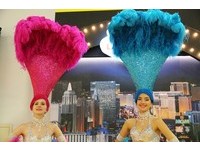 台北国际旅展／拉斯维加斯Show Girl　皮肤白到像假人