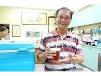 用大锅翻炒十小时成糖　 高雄冬瓜茶入口回甘