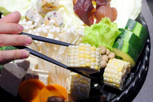 ▲台中悦上引锅物料理。(图/橘子狗爱吃糖提供)