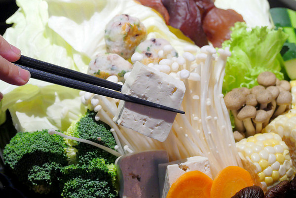 ▲台中悦上引锅物料理。(图/橘子狗爱吃糖提供)