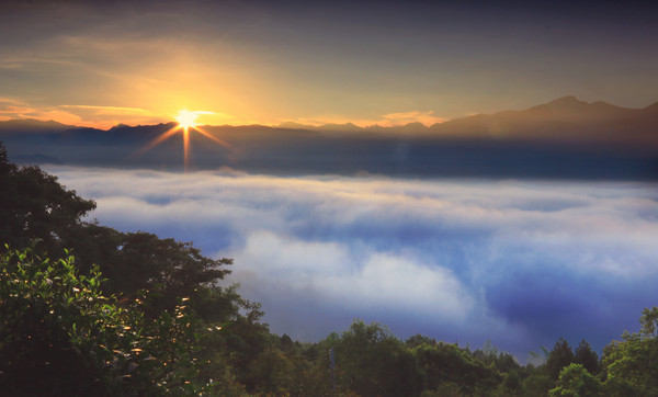 金龙山日出观景平台。（图／网友ig chilin_0713 提供，请勿任意翻摄，以免侵权。）