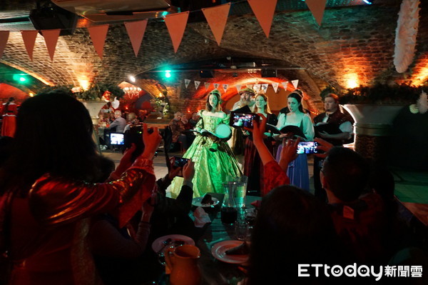 ▲英国伦敦中世纪宴会主题餐厅The Medieval Banquet。（图／记者赖文萱摄）