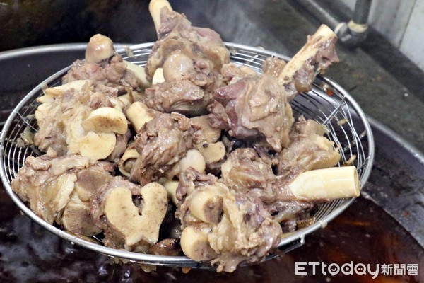 ▲喜涮涮羊肉炉餐点。（图／记者华少甫摄）