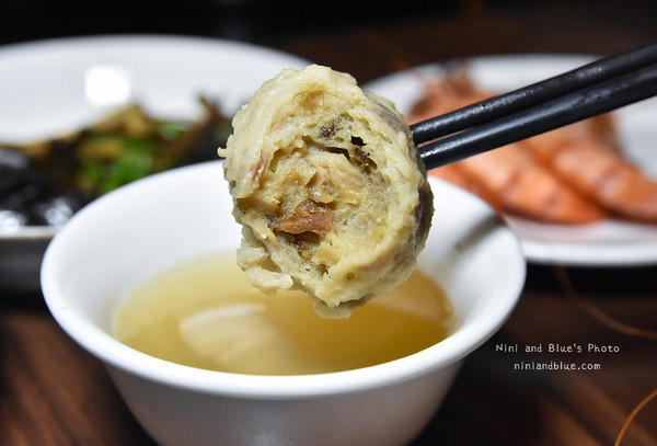 台中 黄金张老瓮东北酸菜白肉锅。（图／Nini and Blue 玩乐食记提供）