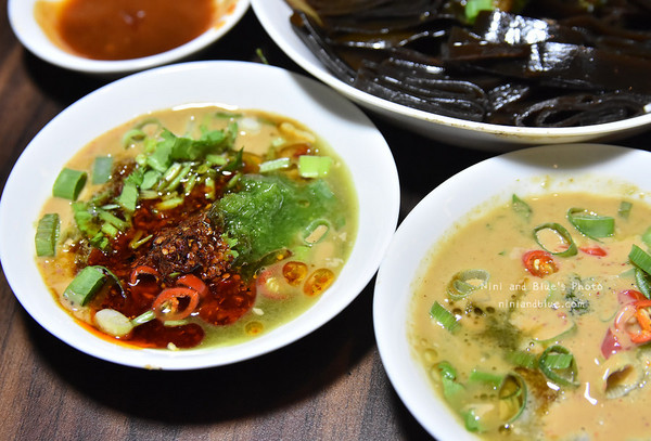 台中 黄金张老瓮东北酸菜白肉锅。（图／Nini and Blue 玩乐食记提供）