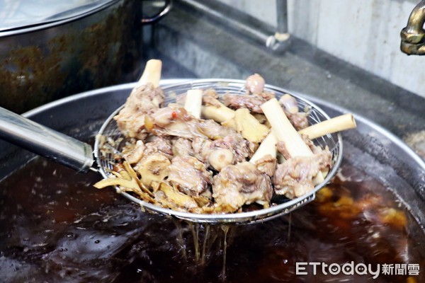 ▲喜涮涮羊肉炉餐点。（图／记者华少甫摄）