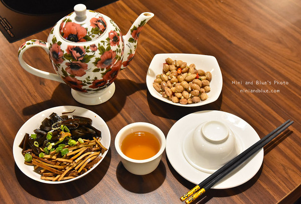台中 黄金张老瓮东北酸菜白肉锅。（图／Nini and Blue 玩乐食记提供）
