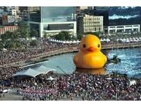 “黄”潮来势汹汹　首日周边商品一扫而空