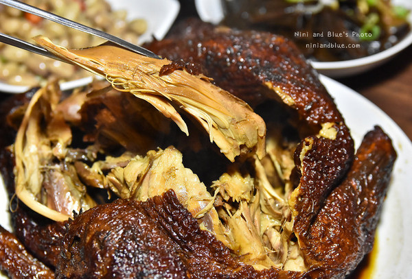 台中 黄金张老瓮东北酸菜白肉锅。（图／Nini and Blue 玩乐食记提供）