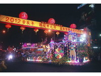 为水上孤魂照路　基隆中元祭放水灯抢先登场
