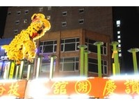 鸡笼中元祭／舞龙舞狮展技“仆街”　民众贴心喊：休息