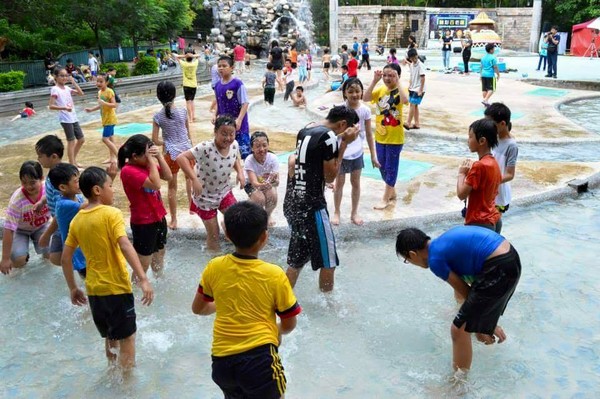 寿山动物园亲水广场夏天开放。(取自Shou Shan Zoo 寿山动物园脸书)