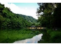 西游台湾“桃花园”蒋公古早味　体验天空步道刺激感