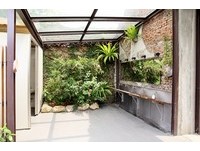 全台最美厕所在高雄　蹲马桶边赏小型莲花池