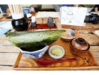 比脸大的海苔从外裹住　江之岛神秘海鲜盖饭