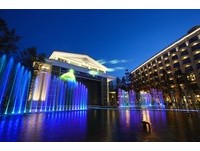 南台湾最浪漫光影摩天轮　入住义大皇冠像出国