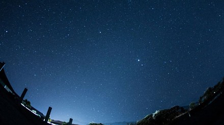 坐直升机空降日本青之岛看世界罕见双重式火山