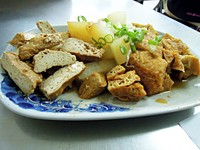 卤汁不摆酱油“天然香”　巷弄小吃店越夜越多人
