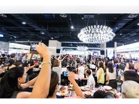 台版音乐快闪　绿岛小夜曲、望春风惊艳台北101美食街